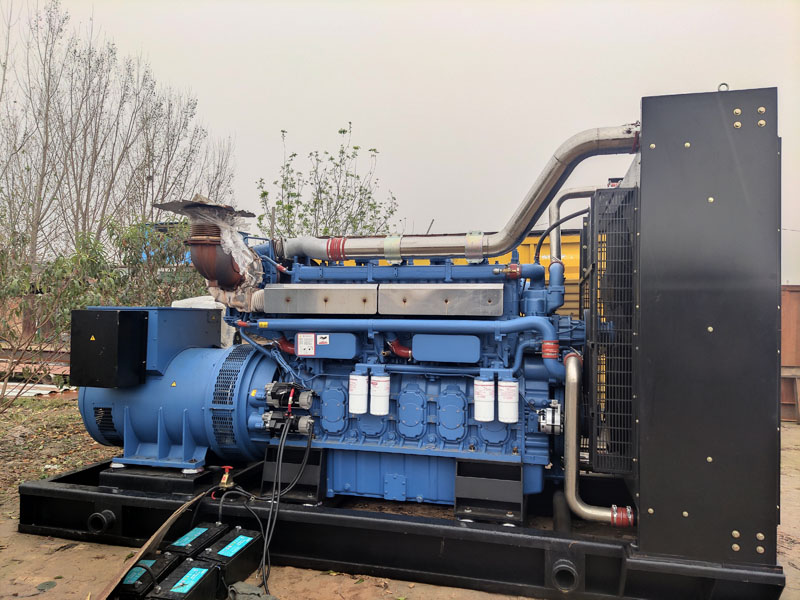 塔城柴油发电机组更换机油时，应遵循哪些步骤？